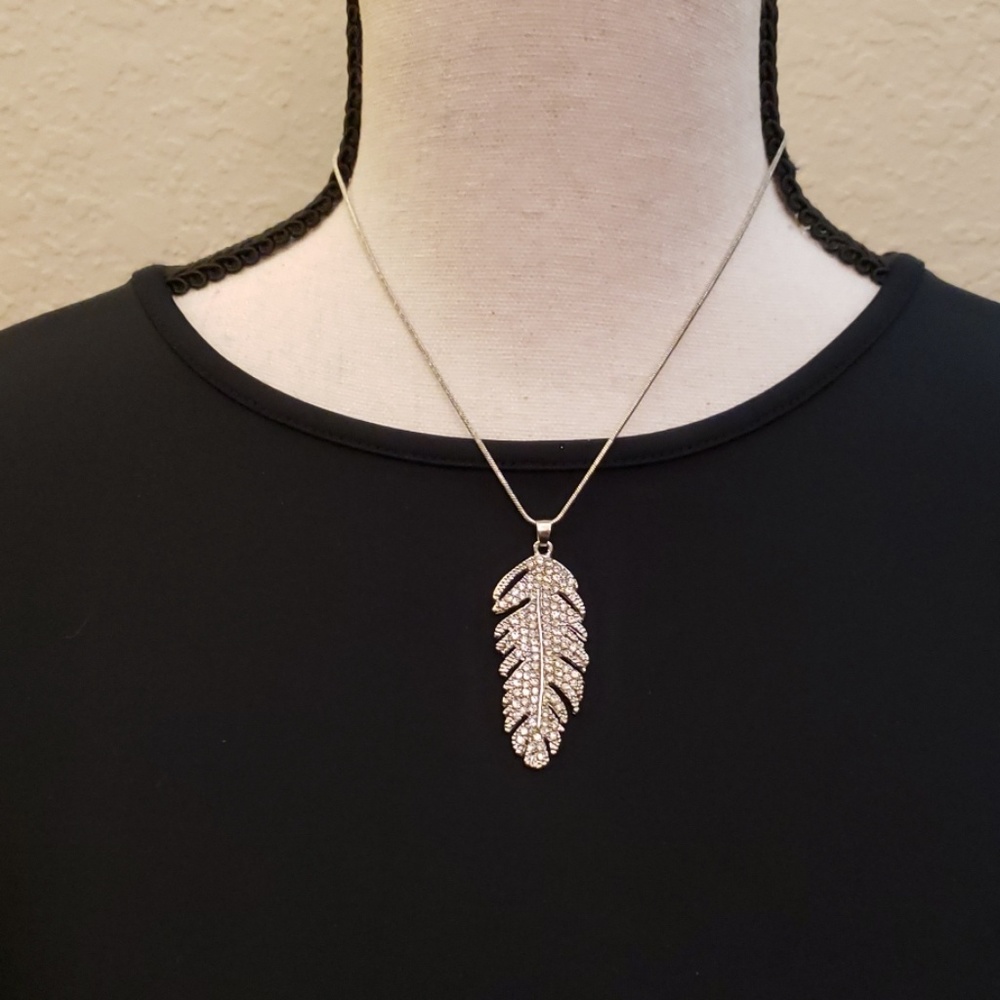Style silver feather necklace with rhinestones